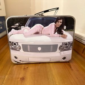Kimoji vintage mailbox. Kim Kardashian.